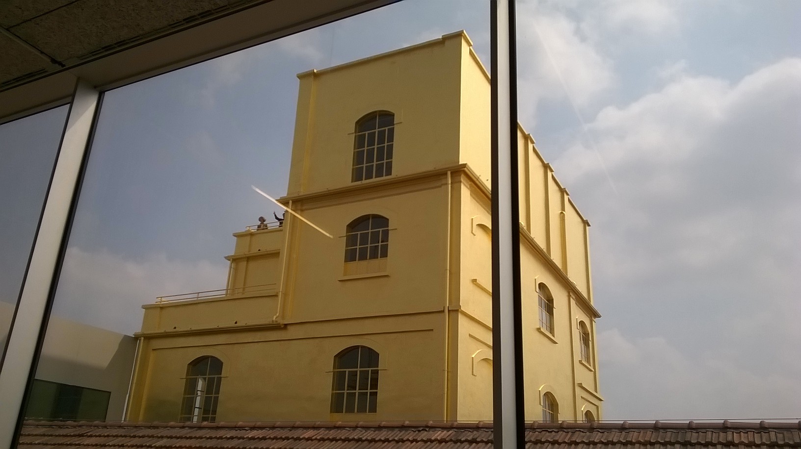 Parete foglia doro: portfolio abitazioni private. come decorare le ... Lampada barocca foglia oro